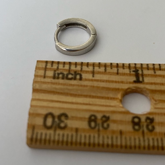 925 Silver half inch earrings trending hoops unisex - Picture 3 of 3